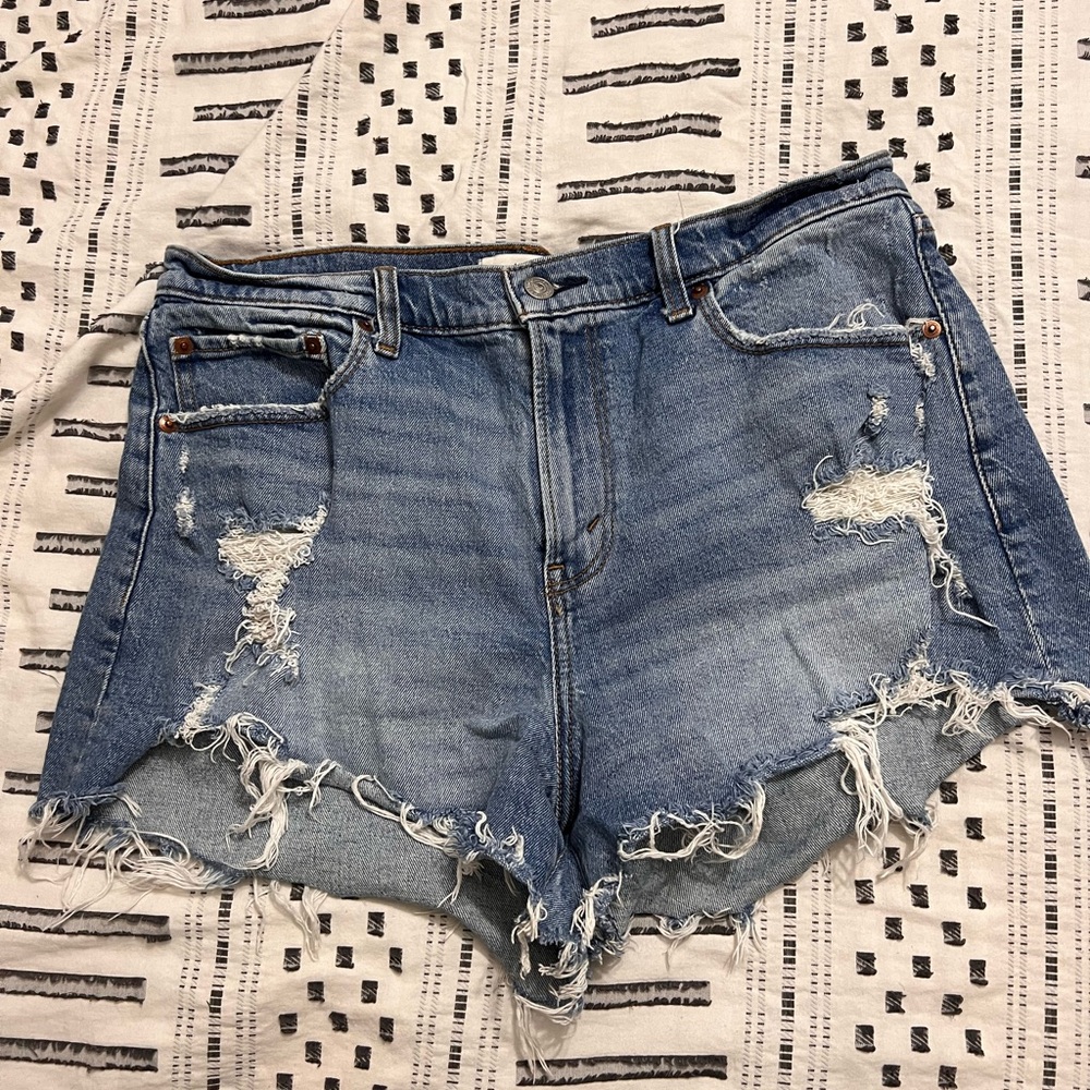 Abercrombie Mid rise curve love mom shorts size 12/31